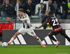 罗马+那不勒(lēi)斯均上演逆转好戏，两队同分，排名包揽前二