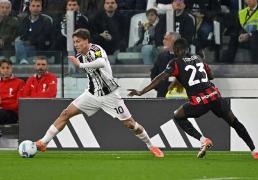 罗马+那不勒(lēi)斯均上演逆转好戏，两队同分，排名包揽前二