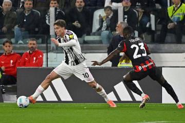 罗马+那不勒(lēi)斯均上演逆转好戏，两队同分，排名包揽前二