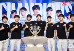 2025LPL总决赛：BLG捧(pěng)起银龙杯，knight獲(huò)得FMVP，收獲(huò)职业生涯第六个LPL冠军