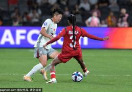 VAR争议与战术解读：布尔克与叶博亚的对决