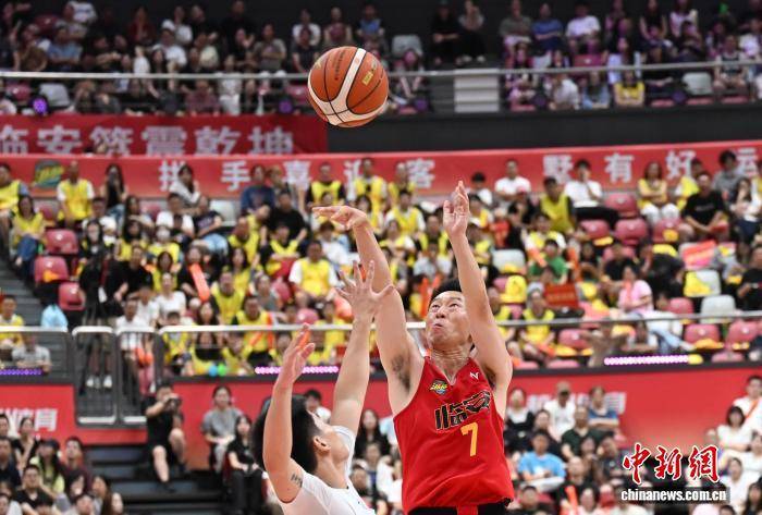 “浙BA”杭州赛区季军赛吸引民众