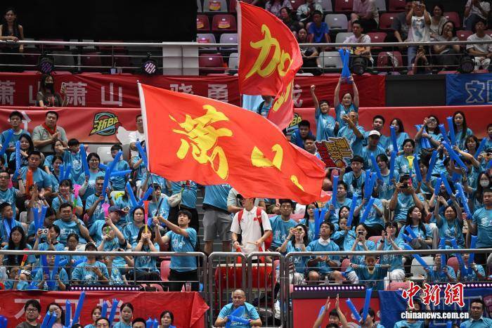 “浙BA”杭州赛区季军赛吸引民众