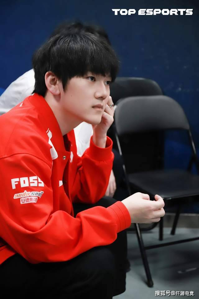 LOL：TheShy透露(lù)退(tuì)役时间，想跟Rookie打到退(tuì)役