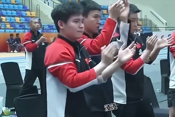 不敢看(kàn)！亚锦赛国乒苦战25局翻盘日本！背后的荣光与隐忧