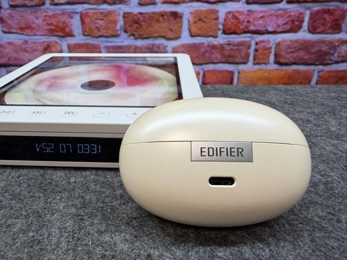 颜值与实力并存!漫步者LolliClip AI:我(wǒ)的(de)通勤时尚“声”装备