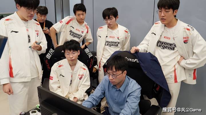 LOL最强全华班成为笑话!国一中被对位MVP,对手(shǒu)嘲讽:NA>LPL