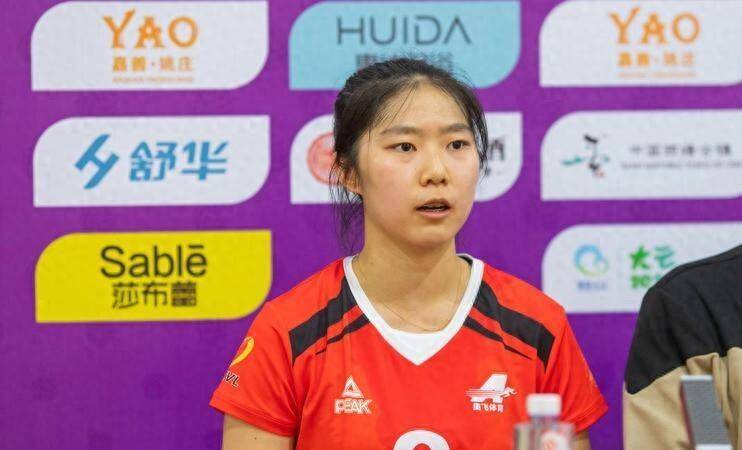 意外！女排新贵公开最新名单，天津自由人(rén)被挖角，名帅外孙也在内