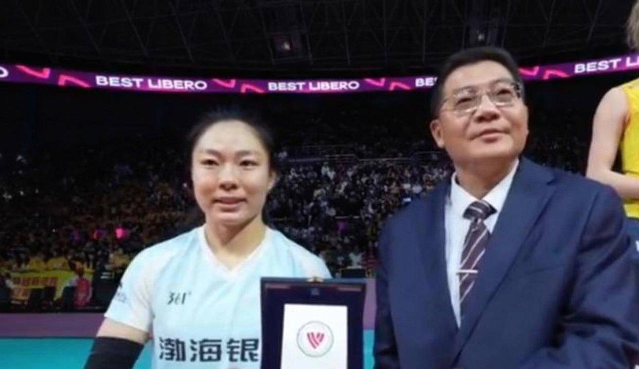 意外！女排新贵公开最新名单，天津自由人(rén)被挖角，名帅外孙也在内