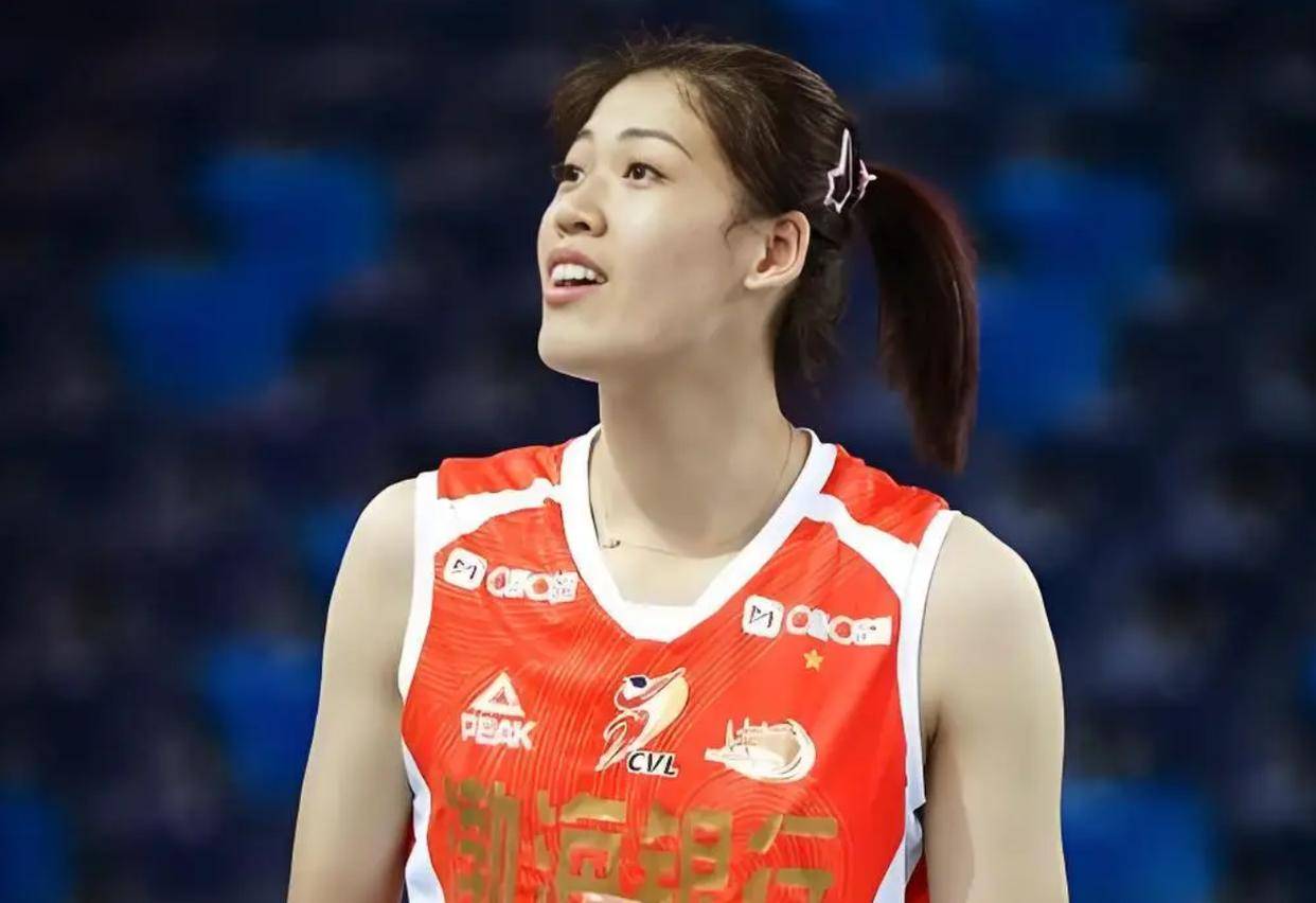 意外！女排新贵公开最新名单，天津自由人(rén)被挖角，名帅外孙也在内