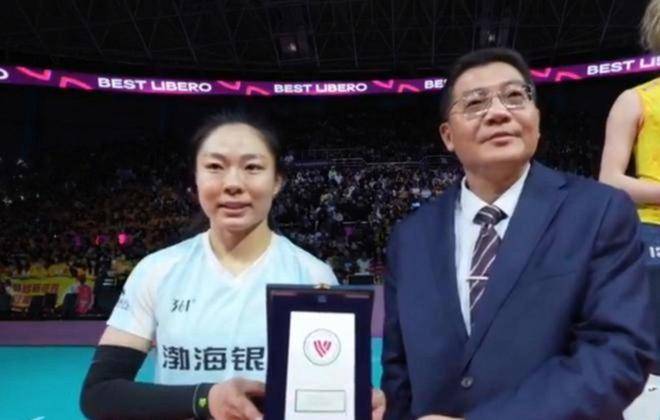 意外！女排新贵公(gōng)布最新名单，天津自由人被挖角，名帅外孙也在列