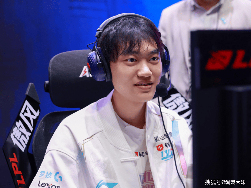 LOL官方点名knight，将他所有荣誉罗列出来，离大满贯还差一个S冠