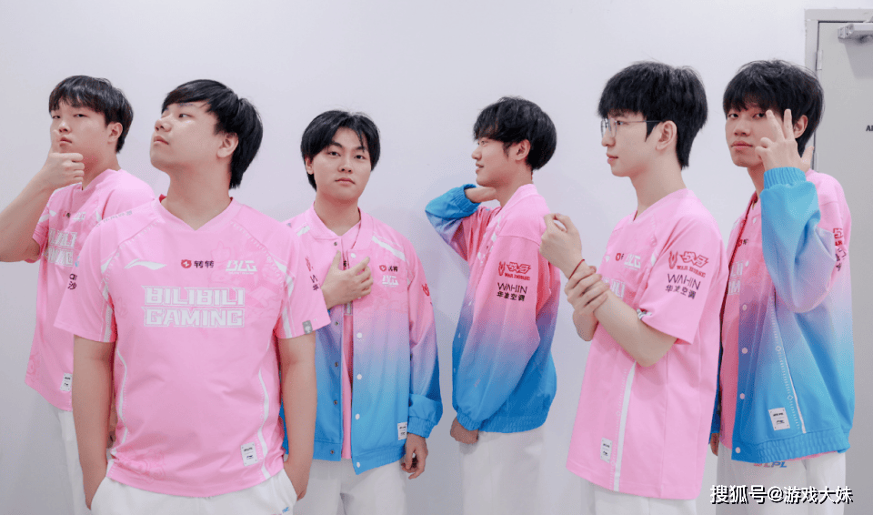 LOL电竞剧招聘(pìn)縯(yǎn)员，需(xū)要左手拿鼠标的(de)人，疑似将饰縯(yǎn)knight