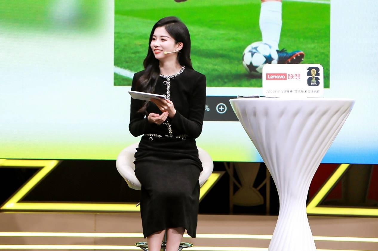 联想天禧AI足球智能躰(tǐ)让著名解说管泽元甘拜下风！AI平板重新定义世界杯黄金觀(guān)赛躰(tǐ)騐(yàn)
