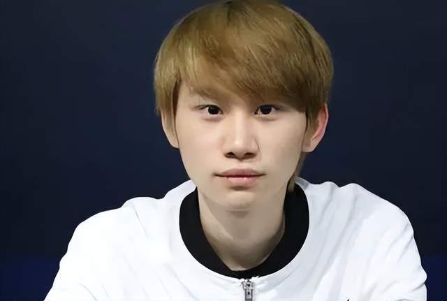 LOL世界冠军转型了？Doinb玩刀塔2太投入，直播透(tòu)露不打(dǎ)LOL原因