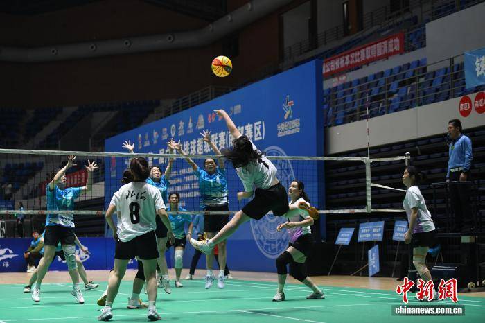 “铜鼓杯”第一届广西气排球超级联赛（南部赛区）开赛