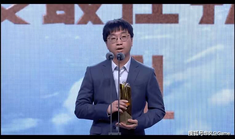 LPL年度MVP选手诞生！最佳中单引发争议，世界赛8强不如16强？