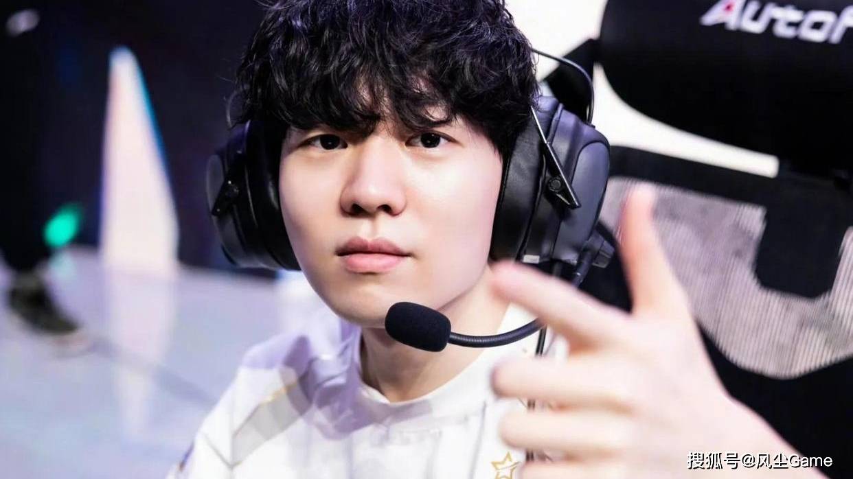 LOL世界冠军AD即将复出！小吕布直播(bō)放话：剩下的比赛会守住(zhù)尊严